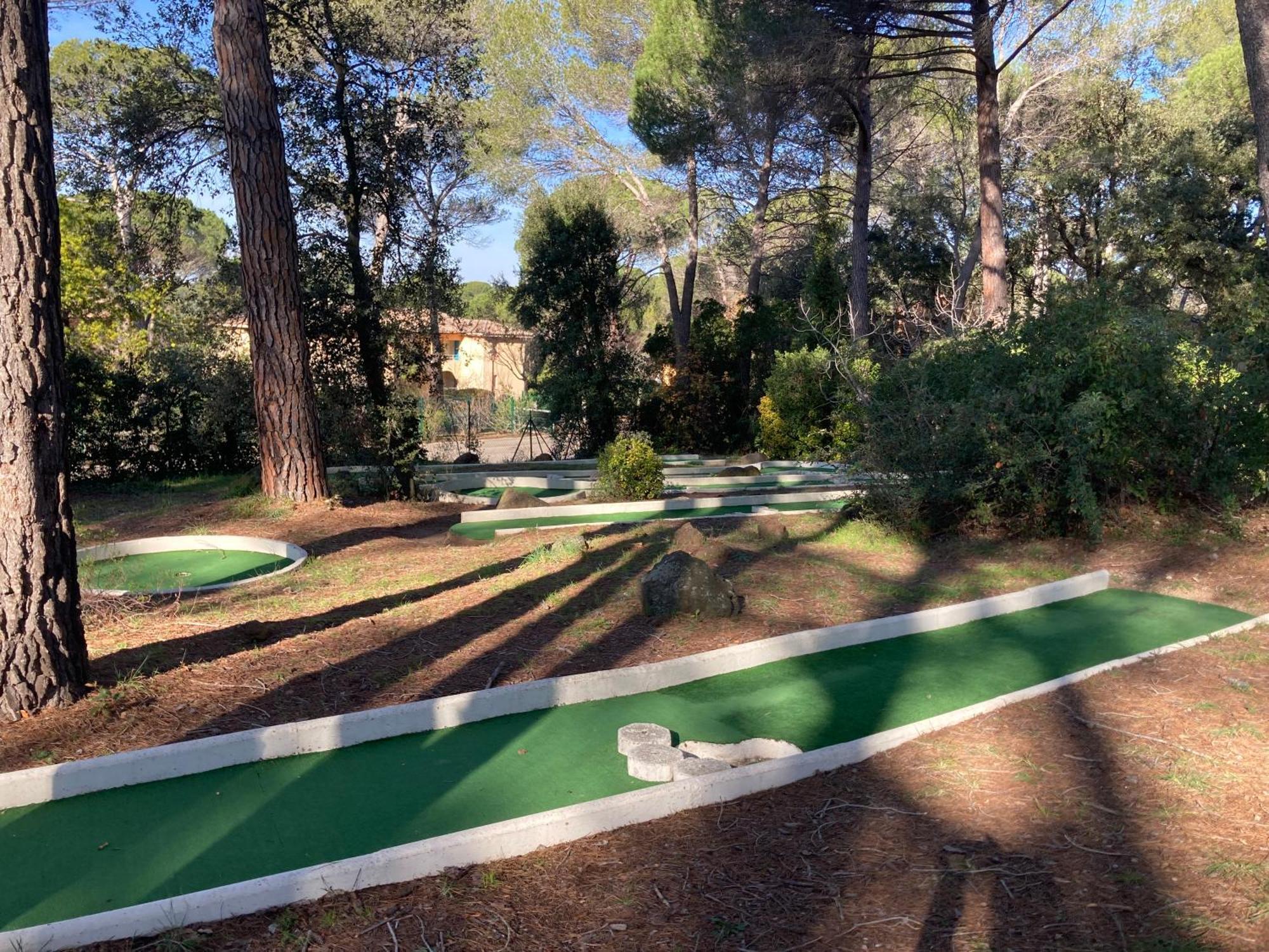 Charmant 2 Pieces Au Coeur Des Golfs De Saint Raphael 외부 사진